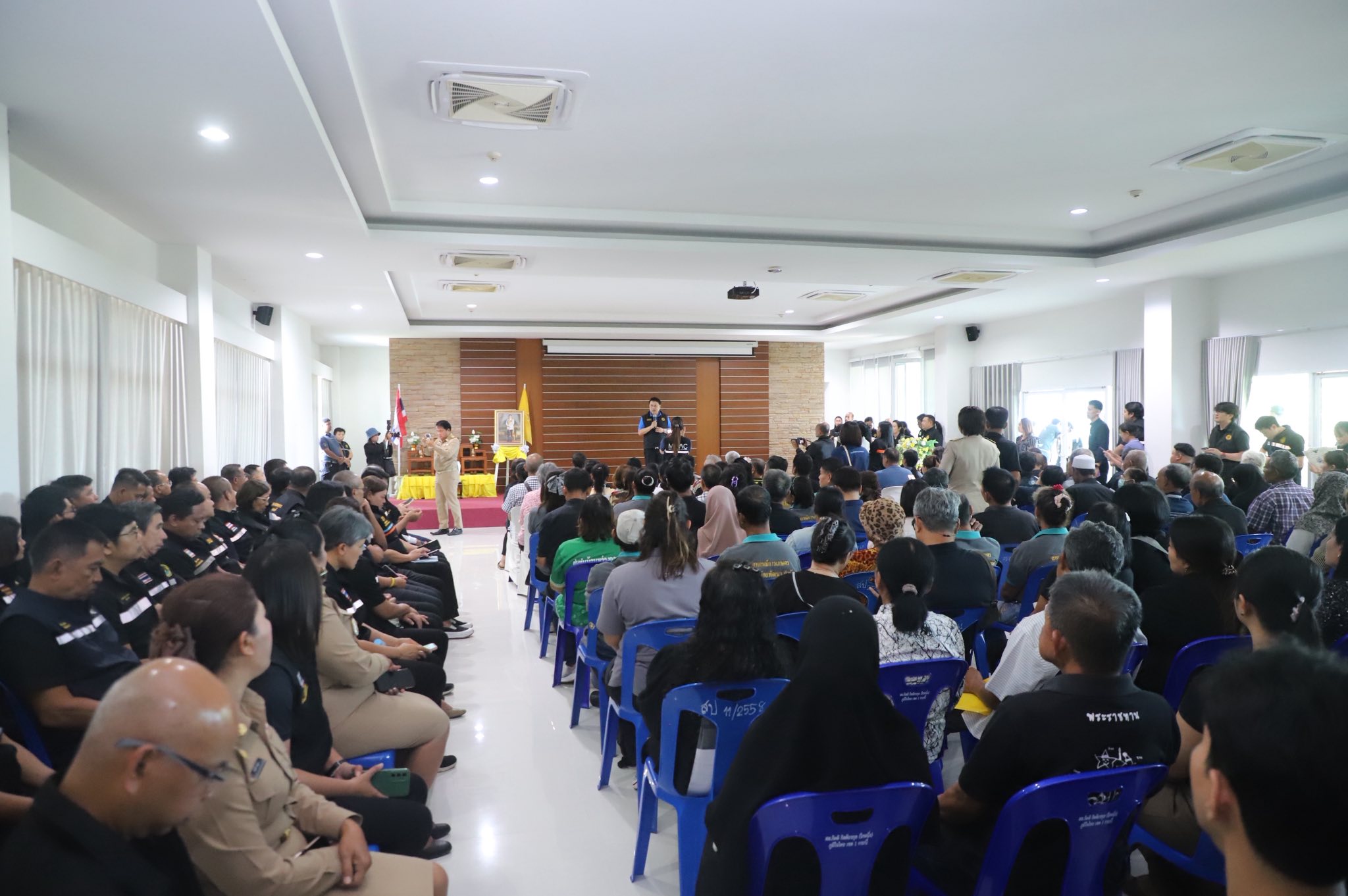 title - รมช.เกษตรฯ มอบโฉนดเพื่อการเกษตร โฉนดต้นไม้ ยกระดับที่ดินทำกินในกระบี่ หนุนเกษตรกรเข้าถึงแหล่งทุน